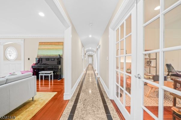 Interior, Piano, Recessed Lighting, Wood Texture Flooring