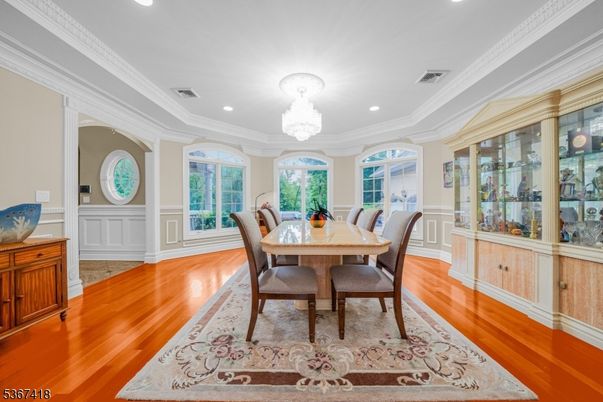 Chandelier, Dining room, Interior, Recessed Lighting, Wood Texture Flooring