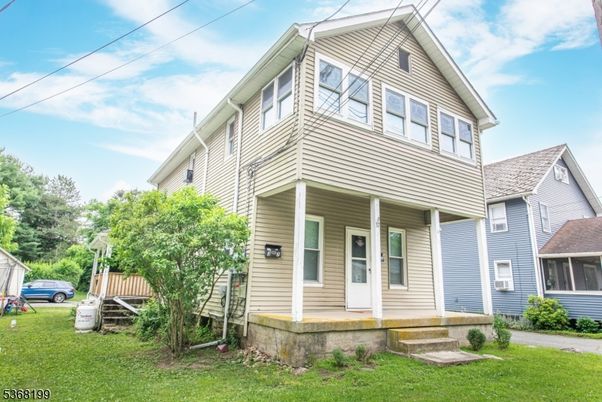 Exterior, Facade, Queen Anne Victorian