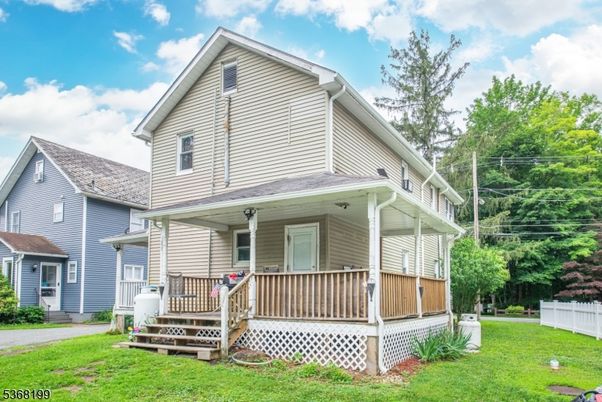 Backyard, Exterior, Facade, Queen Anne Victorian