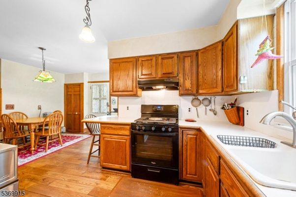 Dining room, Interior, Kitchen, Pendant Lights, Tile Countertops, Wood Texture Flooring