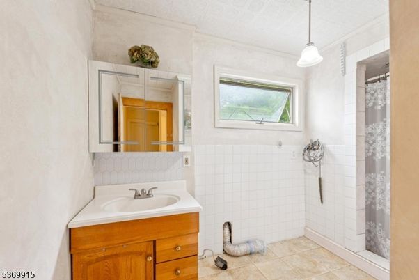 Bathroom, Interior, Pendant Lights