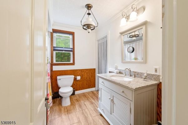 Bathroom, Interior, Pendant Lights, Wood Texture Flooring