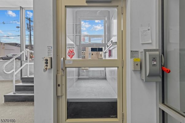 Elevator, Interior