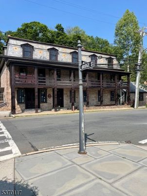 Exterior, Facade, Log Home
