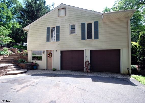 Attached, Exterior, Facade, Raised Ranch