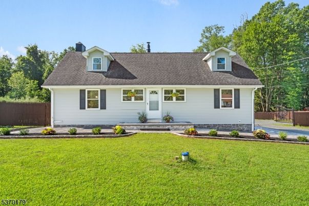 Exterior, Facade, Cape Cod