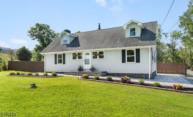 Exterior, Facade, Cape Cod