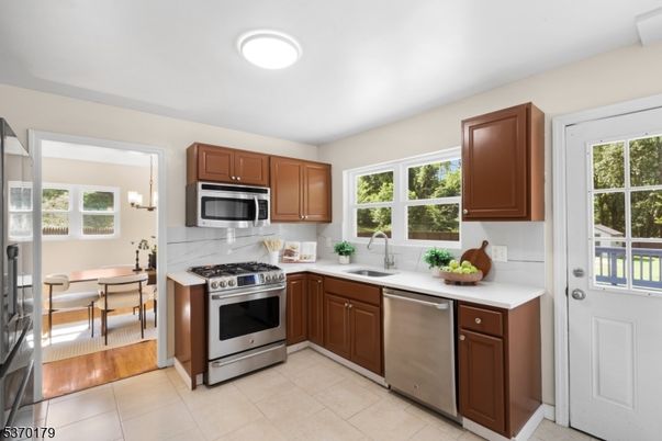 Dining room, Interior, Kitchen, Recessed Lighting, Stainless Steel Appliances