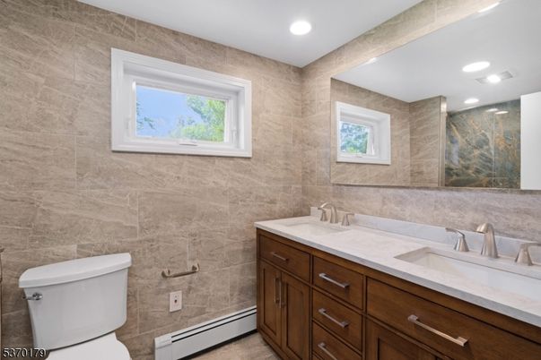 Bathroom, Dual Sink Vanities, Interior, Recessed Lighting
