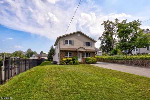Attached, Backyard, Exterior, Facade, Brick Facade, American Foursquare
