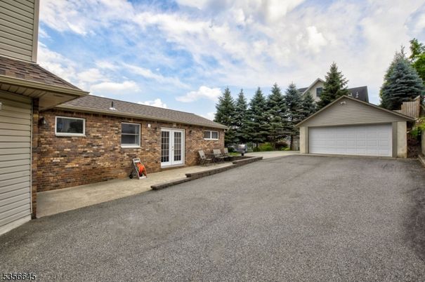 Detached Garage, Exterior