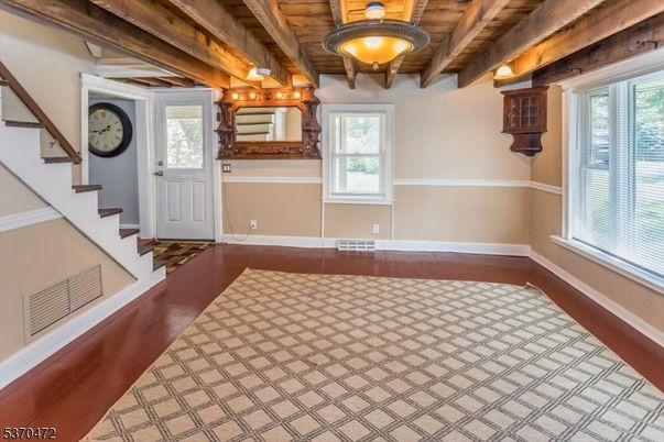 Empty room, Interior, Wooden Beams, Wooden Ceilings