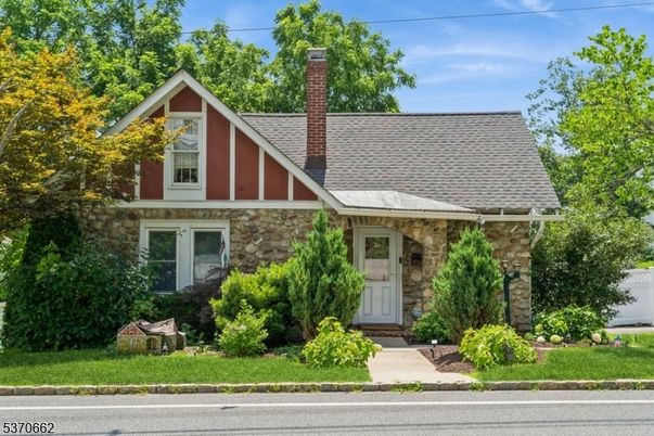 Exterior, Facade, Cape Cod