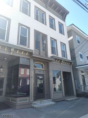Exterior, Facade, Rowhouse