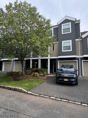 Attached, Exterior, Facade, Rowhouse