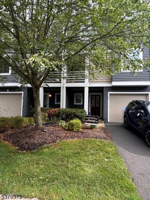 Attached, Exterior, Facade, Ranch