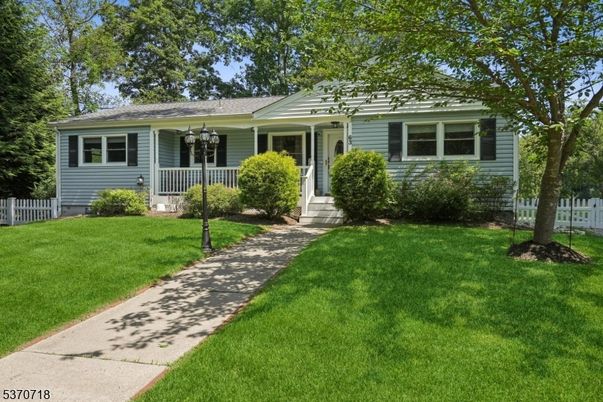 Backyard, Exterior, Facade, Ranch