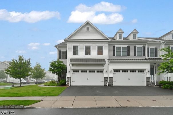Attached, Exterior, Facade, Farmhouse