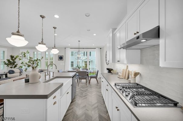 Chandelier, Dining room, Interior, Kitchen, Pendant Lights, Recessed Lighting, Stainless Steel Appliances, Wood Texture Flooring