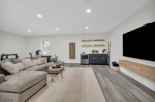 Fitness Equipment, Interior, Living room, Recessed Lighting, Wood Texture Flooring