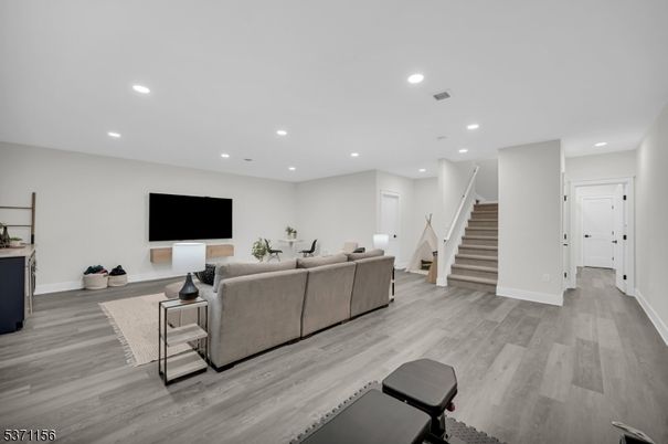 Fitness Equipment, Interior, Living room, Recessed Lighting, Wood Texture Flooring