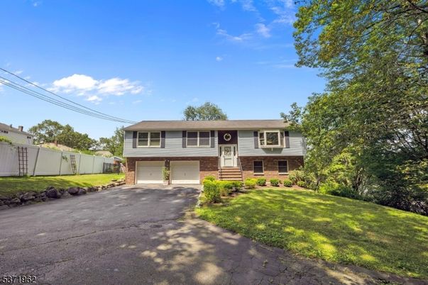 Attached, Exterior, Facade, Brick Facade, Raised Ranch