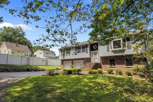 Backyard, Exterior, Facade, Brick Facade, Raised Ranch