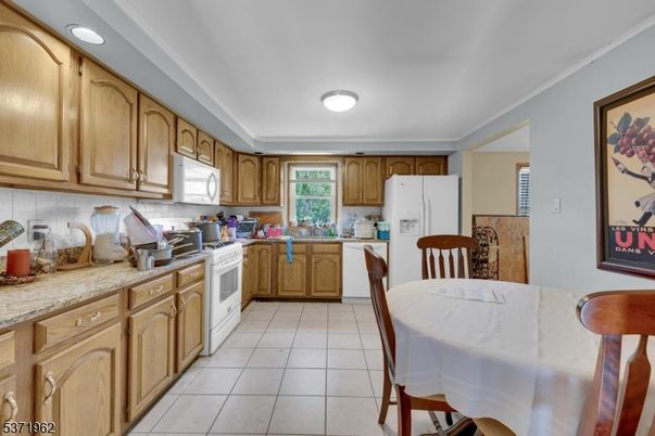 Dining room, Interior, Kitchen, Recessed Lighting