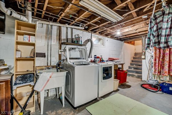 Interior, Washer, Wooden Beams