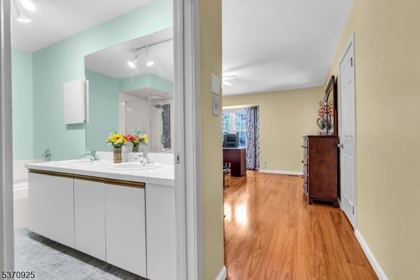 Bathroom, Interior, Recessed Lighting, Wood Texture Flooring