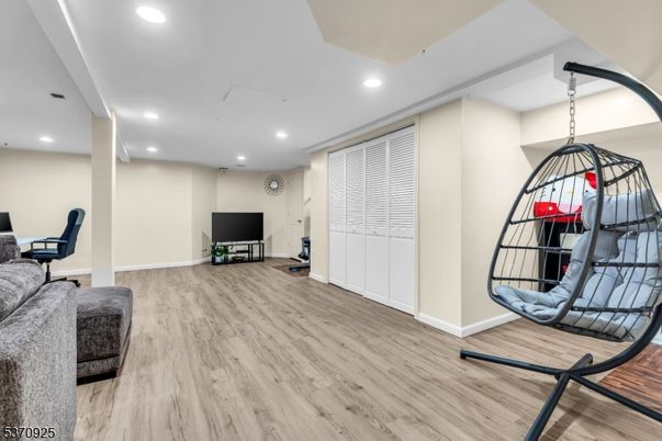 Interior, Recessed Lighting, Wood Texture Flooring