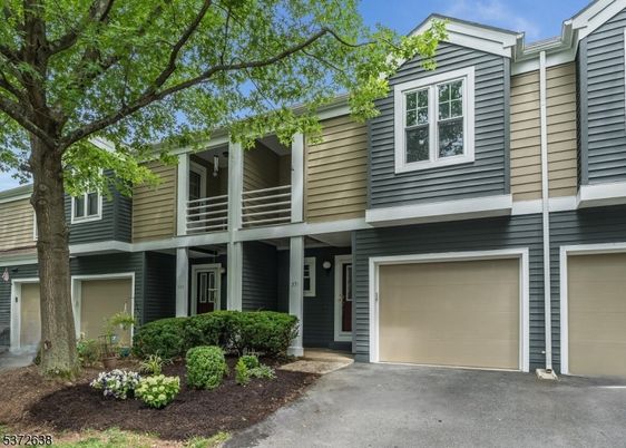 Attached, Exterior, Facade, Rowhouse