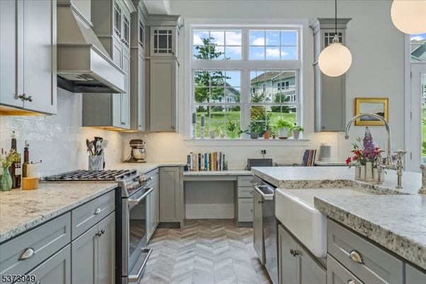 Interior, Kitchen, Pendant Lights, Stainless Steel Appliances