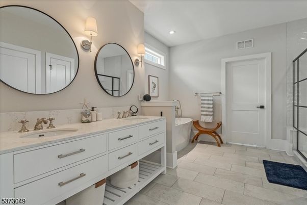 Bathroom, Dual Sink Vanities, Interior, Recessed Lighting
