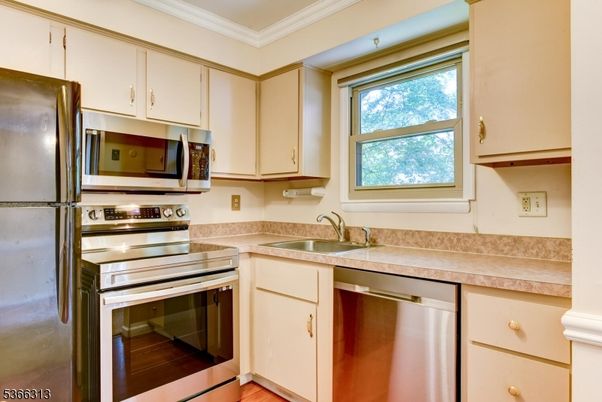 Interior, Kitchen, Stainless Steel Appliances