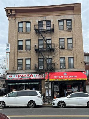 Exterior, Facade, Brick Facade, Rowhouse