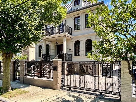 Exterior, Facade, French Provincial