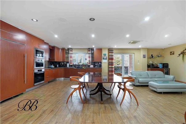 Dining room, Interior, Kitchen, Recessed Lighting, Stainless Steel Appliances, Wood Texture Flooring