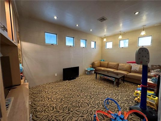 Interior, Living room, Pendant Lights, Recessed Lighting