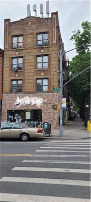 Exterior, Facade, Brick Facade, Rowhouse