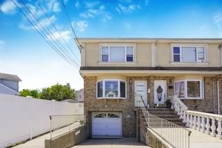 Attached, Exterior, Facade, Rowhouse