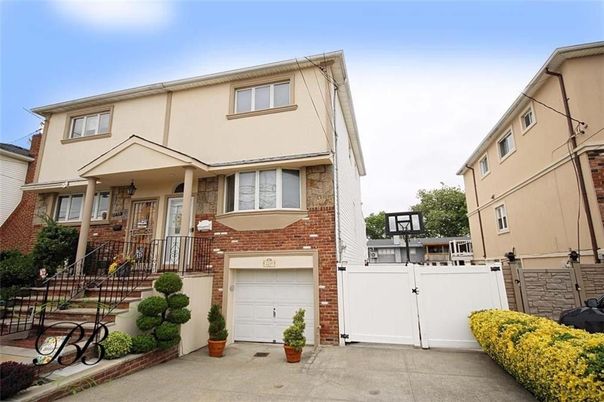 Attached, Exterior, Facade, Brick Facade, Rowhouse