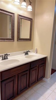 Bathroom, Dual Sink Vanities, Interior