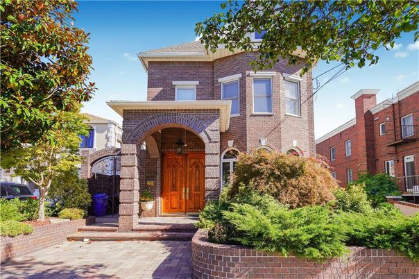 Exterior, Facade, Brick Facade, Rowhouse