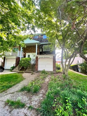 Attached, Exterior, Facade, Brick Facade, Raised Ranch