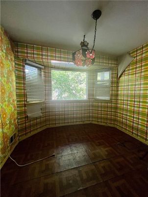 Empty room, Interior, Pendant Lights, Wood Texture Flooring