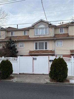 Attached, Exterior, Facade, Rowhouse