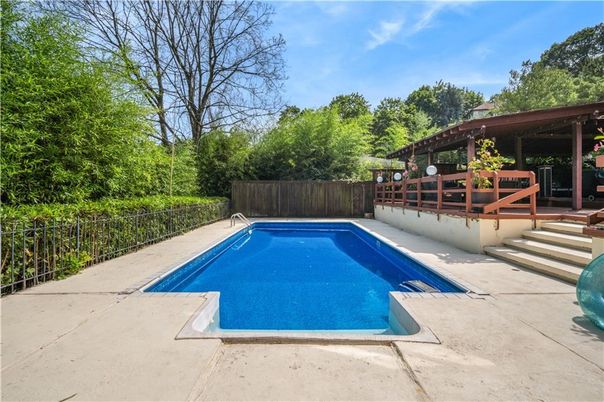 Exterior, Pool