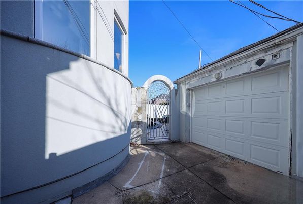 Detached Garage, Exterior